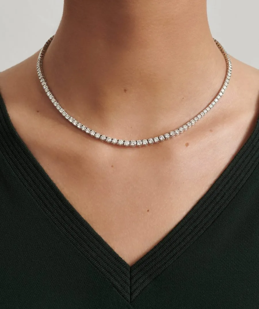 Aria zlatna ogrlica s dijamantima 9.08 ct oko vrata