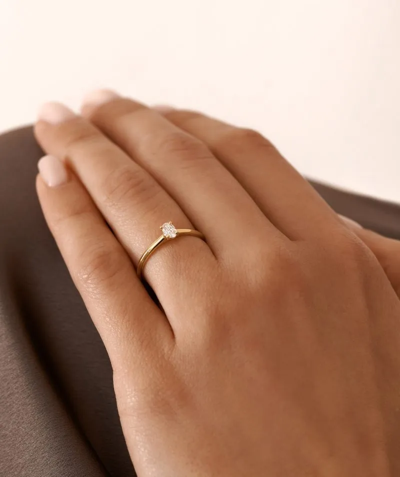 Answer of Love zlatni zaručnički prsten s dijamantom 0.18 - 0.22 ct na ruci