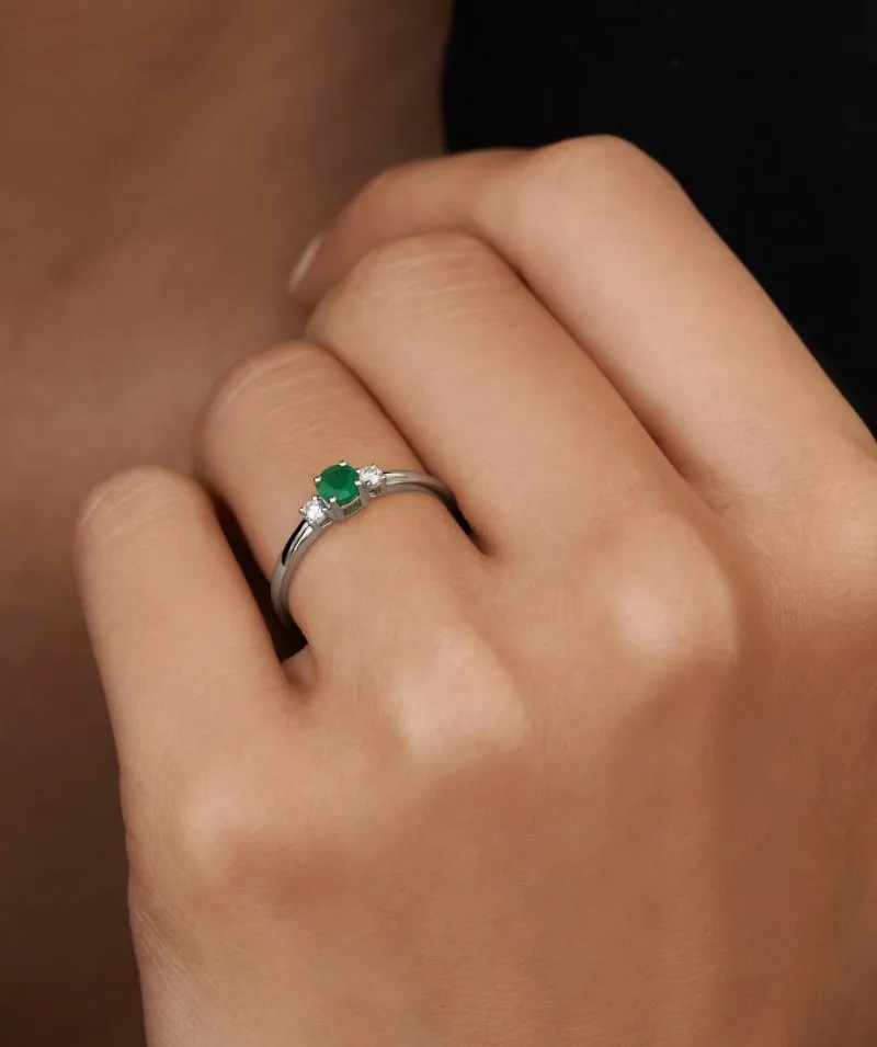 Emerald Sparkle zlatni prsten sa smaragdom i dijamantima na ruci