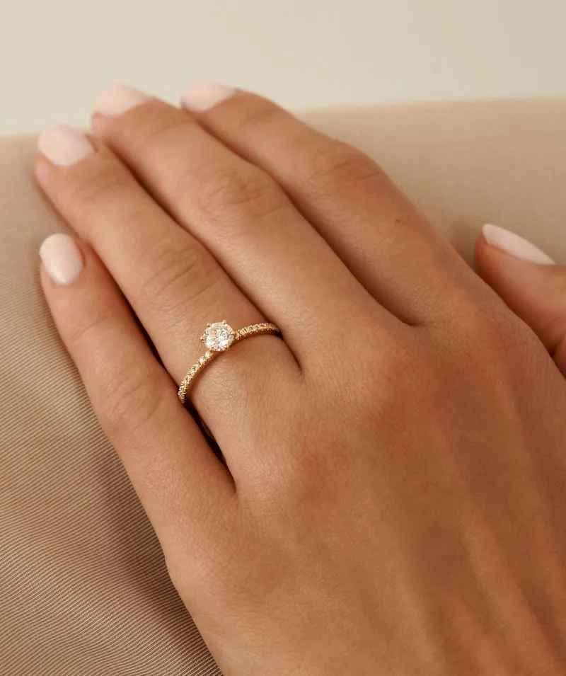 Heavenly Harmony zlatni zaručnički prsten s dijamantima 0.59 - 0.68 ct na ruci