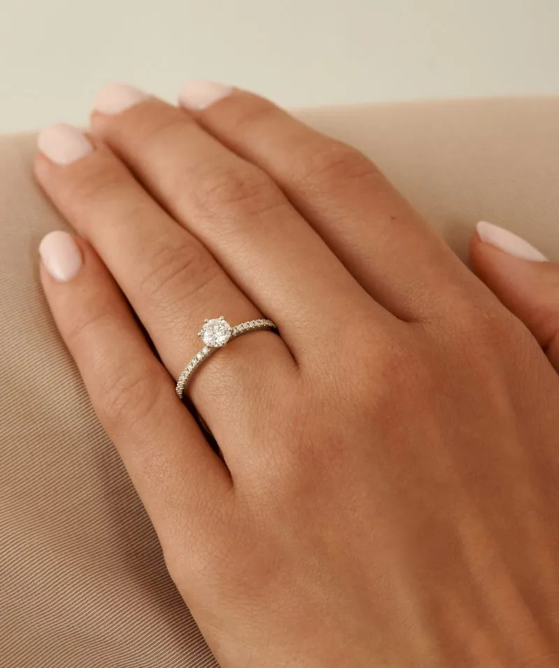 Heavenly Harmony zlatni zaručnički prsten s dijamantima 0.59 - 0.68 ct na ruci