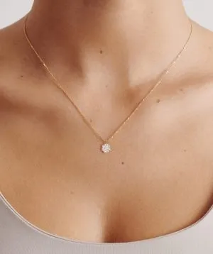 Celestial Grace zlatna ogrlica s dijamantima 0.32 - 0.36 ct oko vrata