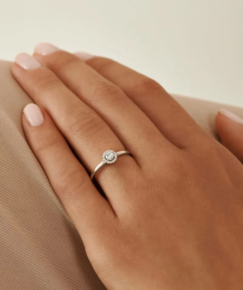 Celeste Elegance zlatni prsten s dijamantima 0.19 - 0.23 ct na ruci
