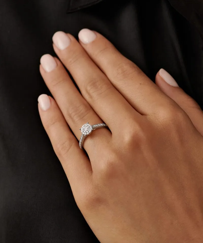 Endless Grace zlatni prsten s dijamantima 0.34 - 0.38 ct na ruci