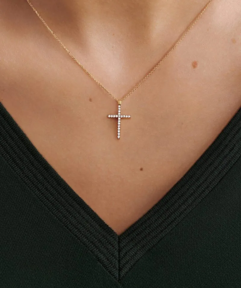 Celestial Cross zlatna ogrlica s dijamantima 0.11 ct oko vrata