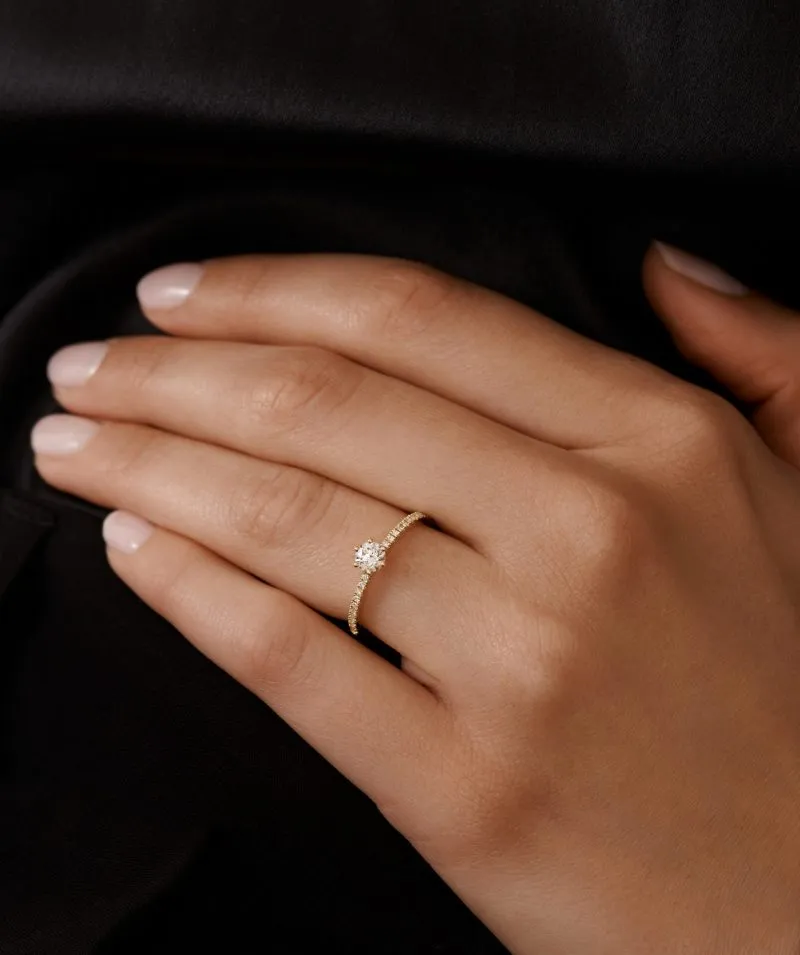 Heavenly Harmony zlatni zaručnički prsten s dijamantom 0.38 - 0.47 ct na ruci
